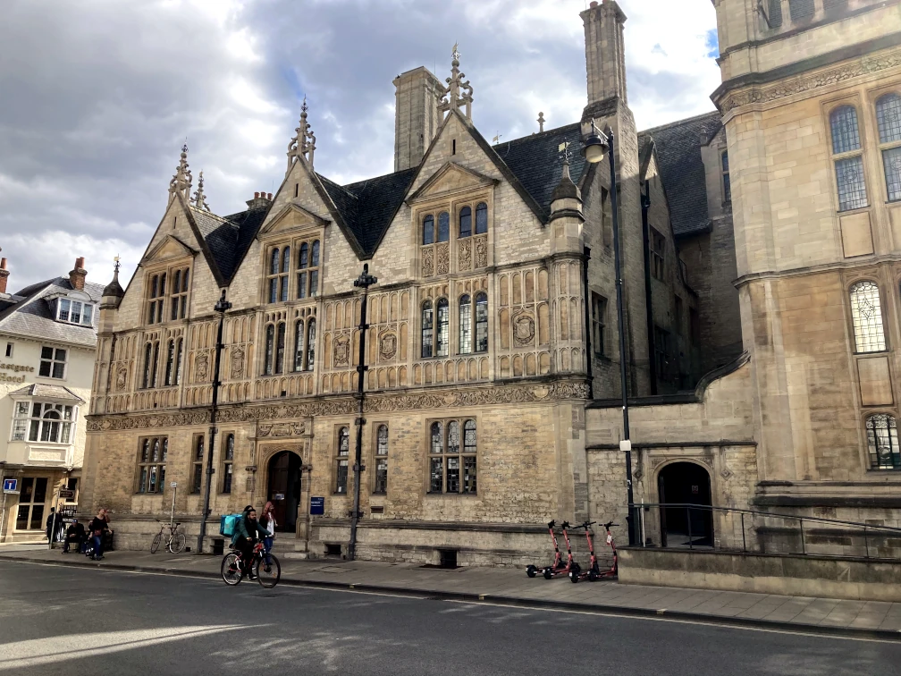 Oxford univerzita